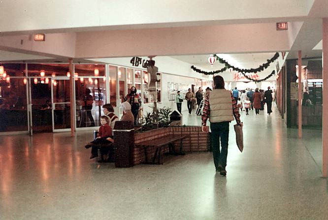 Shoe stores in on sale spring hill mall